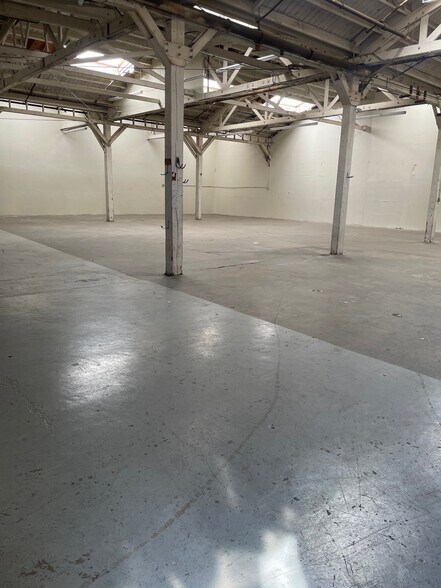 More Photos Of 3227 N San Fernando Rd, Los Angeles Industrial For Lease