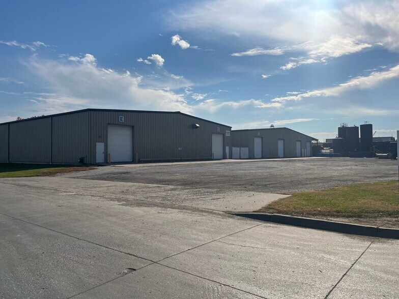 More Photos Of 1305 1st St, Rock Island Industrial For Lease