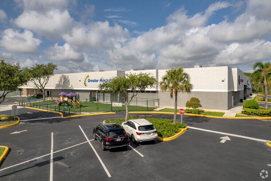 More Photos Of 5880 W Oakland Park Blvd, Lauderhill Unknown For Lease