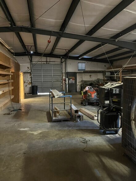 More Photos Of 805 N Wise Dr, Sumter Specialty For Lease