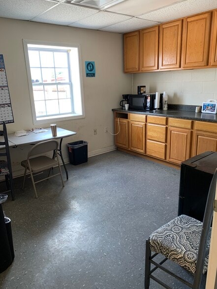 More Photos Of 125 Kelly Ct, Bowling Green Warehouse For Lease