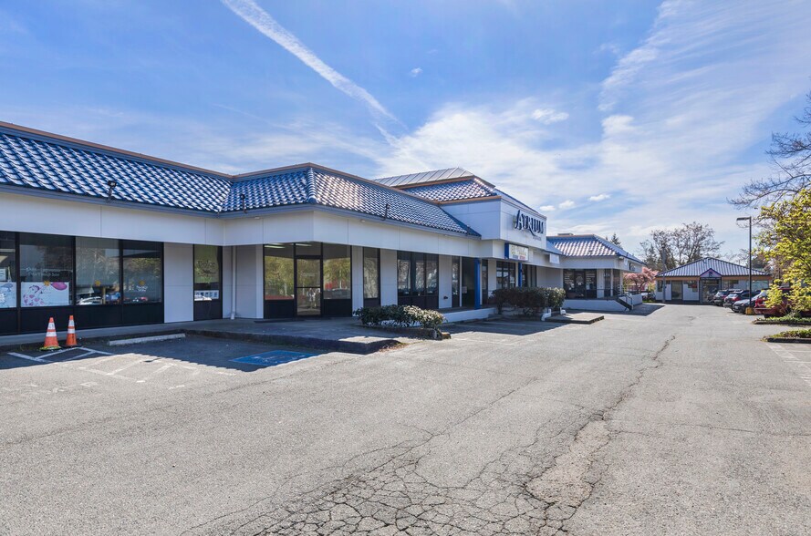 More Photos Of 11730 15th Ave NE, Seattle Freestanding For Lease