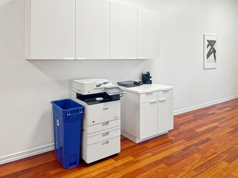 More Photos Of 6901 Professional Pky E, Sarasota Coworking Space