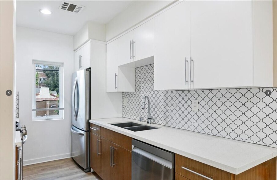 More Photos Of 961 N St Andrews Pl, Los Angeles Apartments For Sale