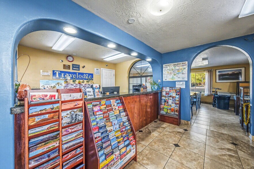 More Photos Of 386 E 300 S, Kanab Hotel For Sale