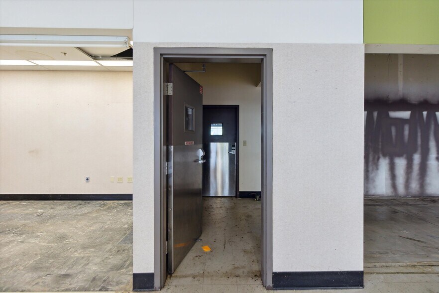 More Photos Of 1420 Wright Ave, Alma Drugstore For Sale