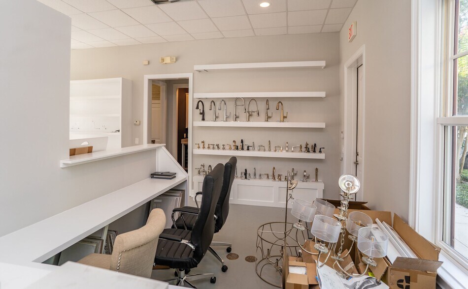 More Photos Of 12 Celadon Dr, Beaufort Storefront Retail Office For Sale