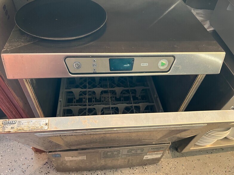 More Photos Of 550 Metropolitan Ave, Brooklyn Apartments For Lease