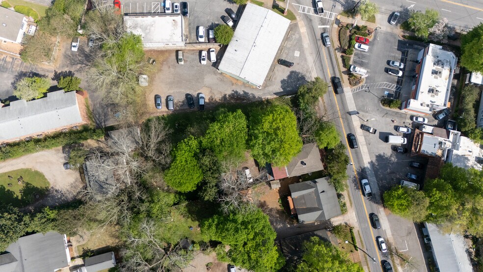 More Photos Of 823 Prince Ave, Athens Freestanding For Sale