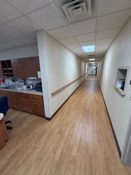 More Photos Of 510 Emergency Dr, Lexington Medical For Sale