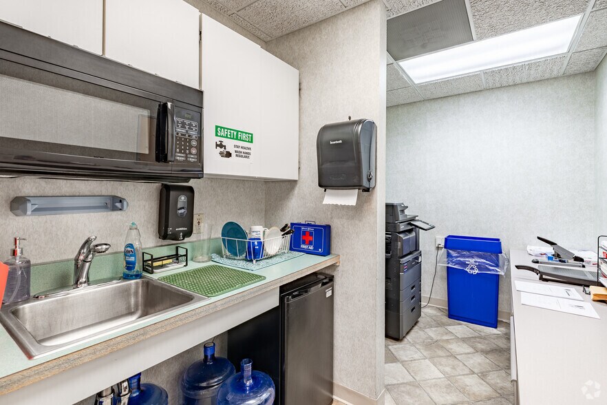 More Photos Of 156-158 Orange Ave, Walden Office For Sale