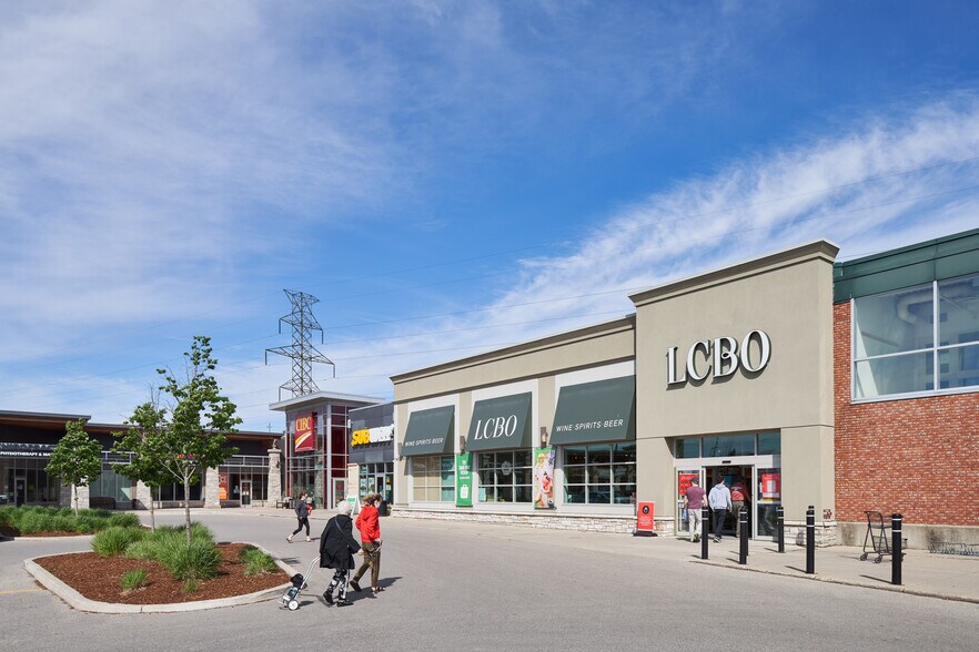 More Photos Of 450 Columbia St W, Waterloo Storefront For Lease