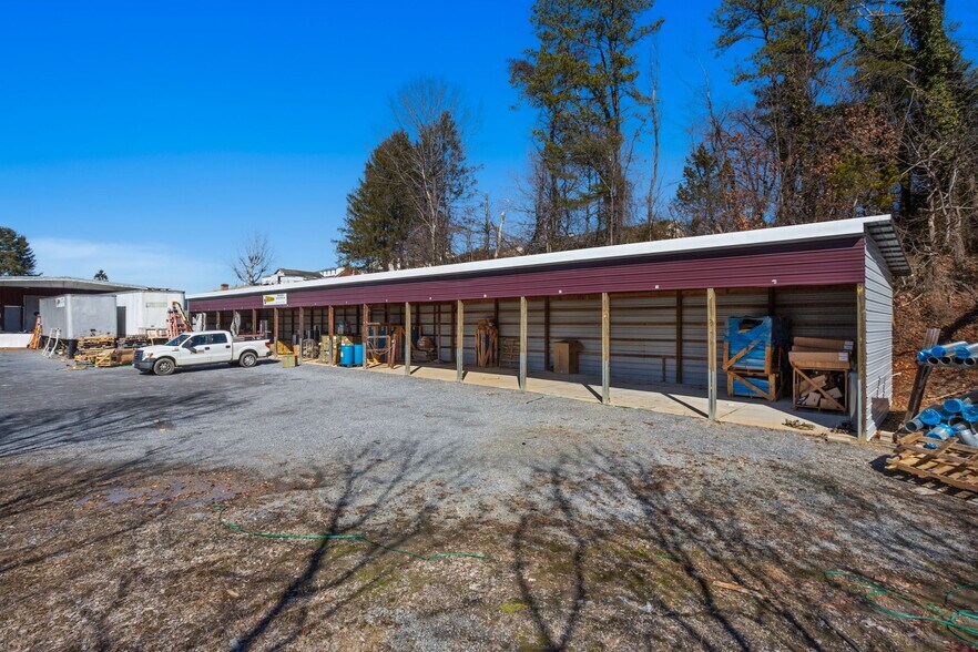 More Photos Of 710 4th St, Shenandoah Warehouse For Sale