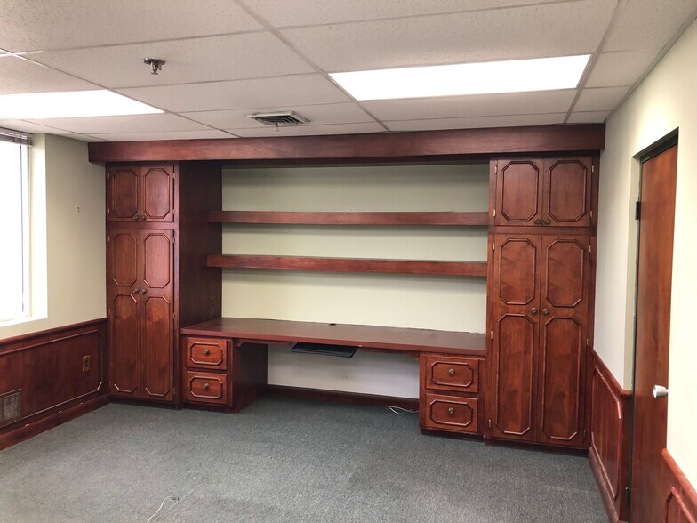 More Photos Of 825 Garland St, Columbia Distribution For Sale