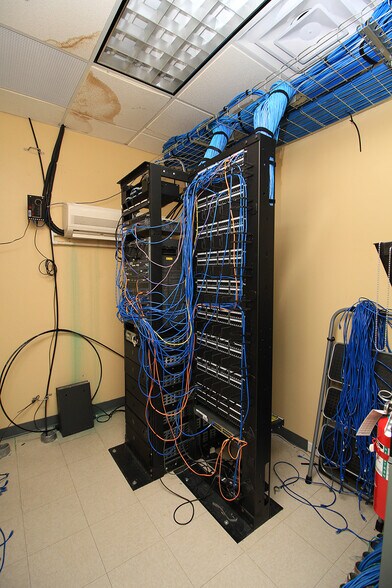 More Photos Of 1310 19th Ave NW, Clinton Light Manufacturing For Sale