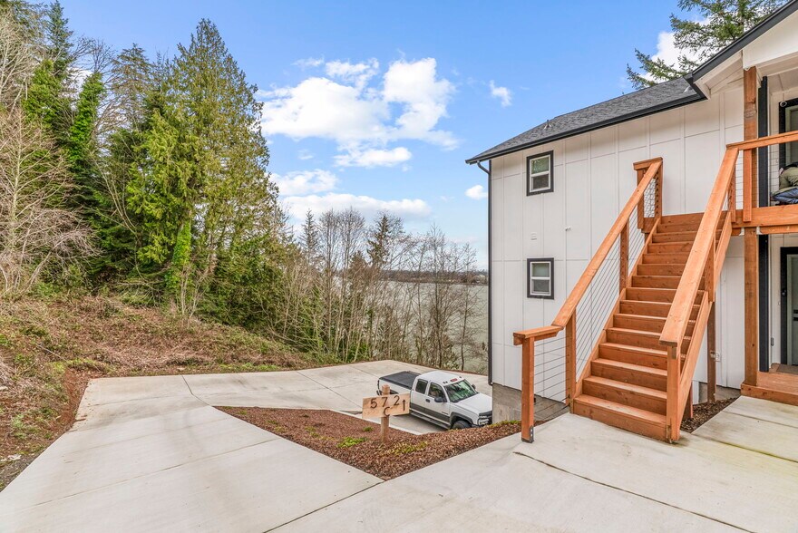 More Photos Of 572 Columbia St, Cathlamet Apartments For Sale