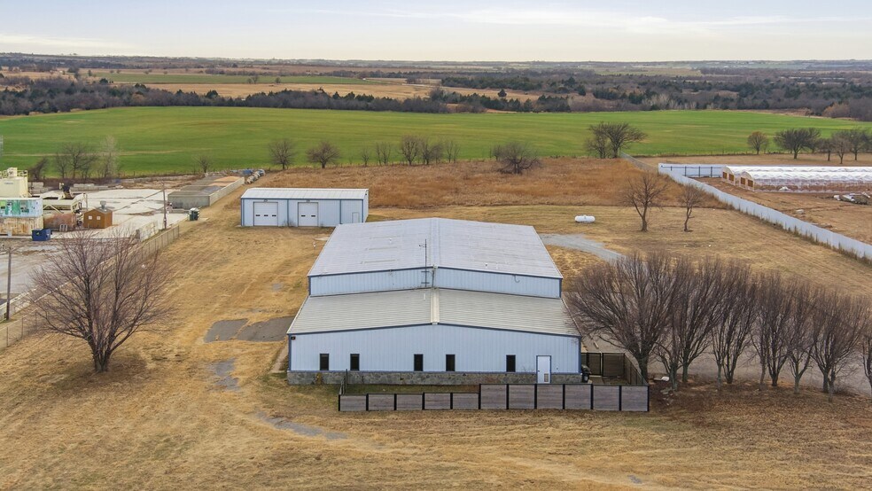 Primary Photo Of 15160 NW Expressway, Piedmont Warehouse For Lease