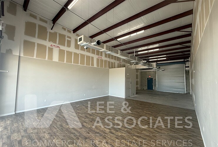 More Photos Of 1001 Exchange Pl, Saint Cloud Showroom For Lease