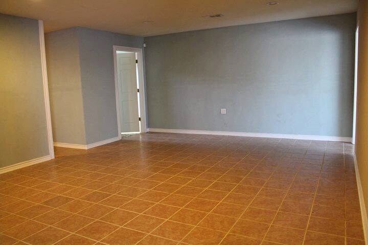 More Photos Of 2004-2006 Jacksonville Dr, Henderson Freestanding For Sale