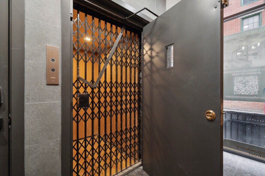 More Photos Of 32-34 S Strawberry St, Philadelphia Loft Creative Space For Sale