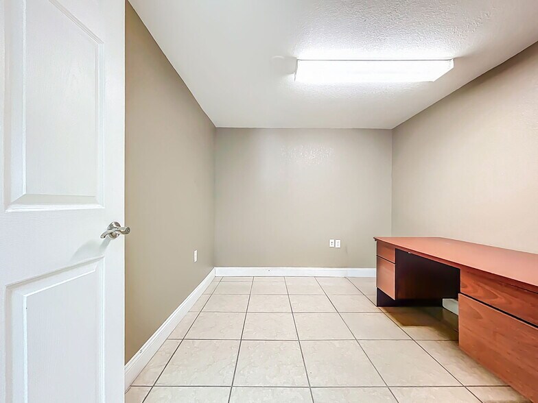 More Photos Of 112 N Mulrennan Rd, Valrico Warehouse For Sale