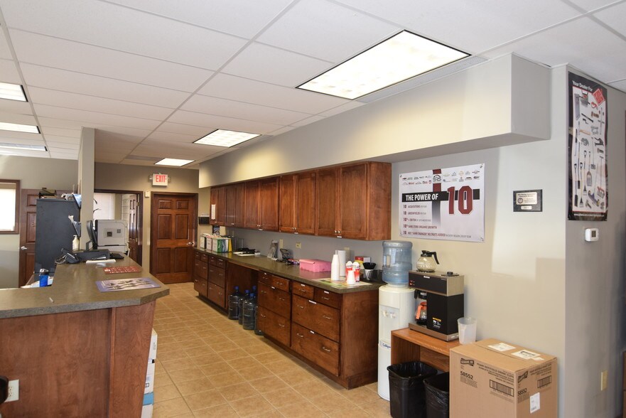 More Photos Of 5000 Van Epps Rd, Brooklyn Heights Warehouse For Lease