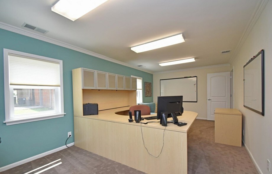 More Photos Of 322 E Main St, Batavia Office For Sale