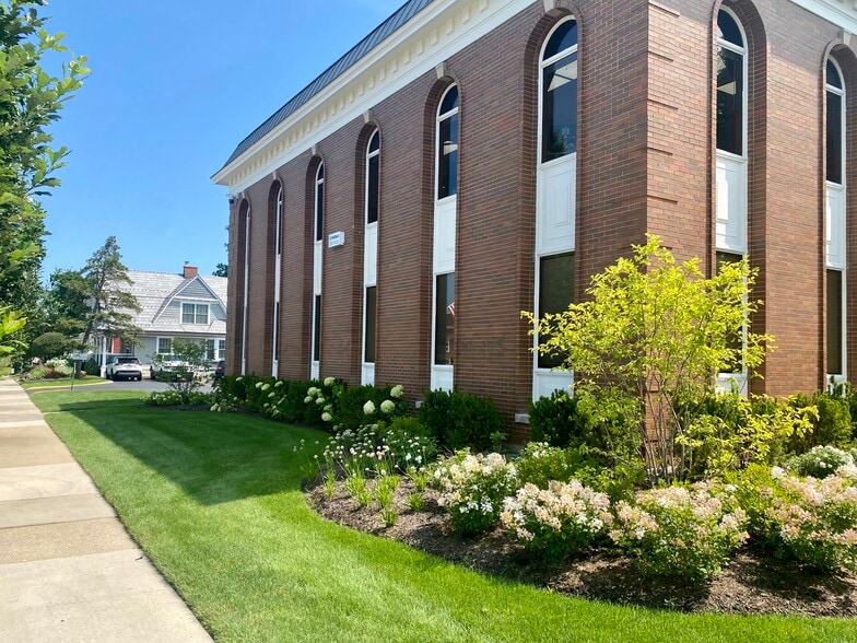 More Photos Of 105 E 1st St, Hinsdale Medical For Lease