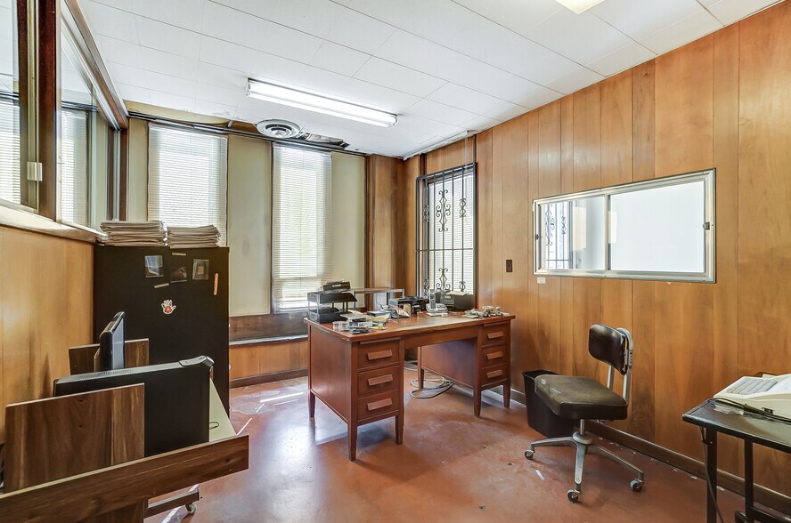 More Photos Of 203 S Wittenberg Ave, Springfield Industrial For Sale