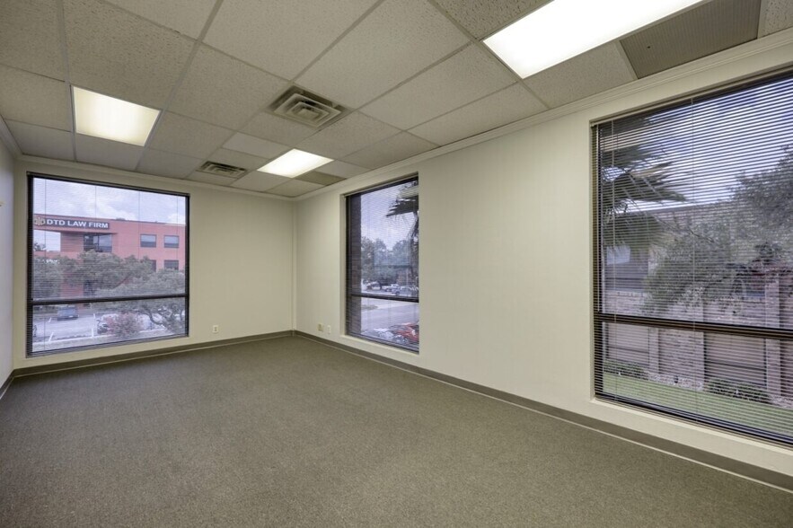 More Photos Of 2929 Mossrock Dr, San Antonio Office For Lease