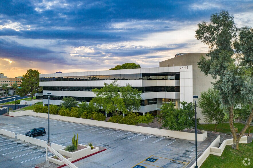 More Photos Of 2141 E Highland Ave, Phoenix Office For Lease