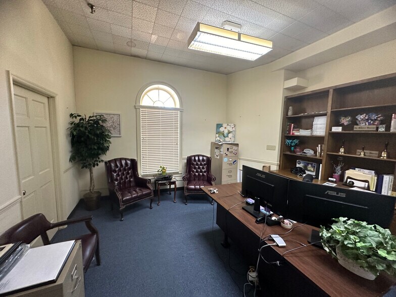 More Photos Of 25 N Main St, Moultrie Office For Sale