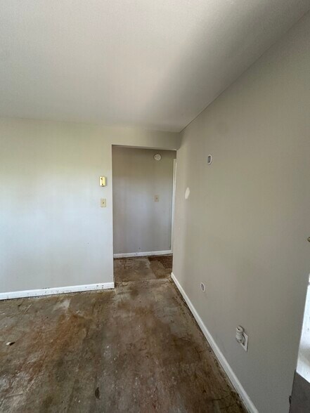 More Photos Of 1701 Mayfield Dr, Roanoke Apartments For Sale