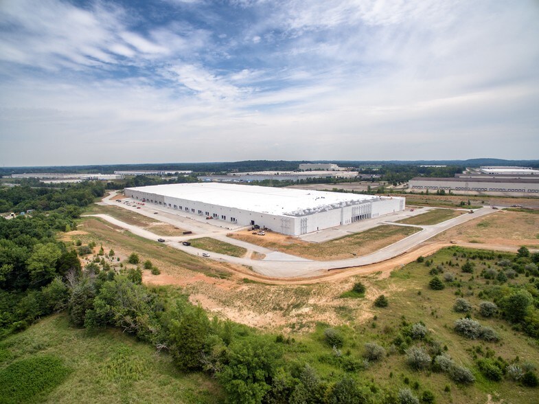 More Photos Of 120 Velocity Way, Shepherdsville Distribution For Lease