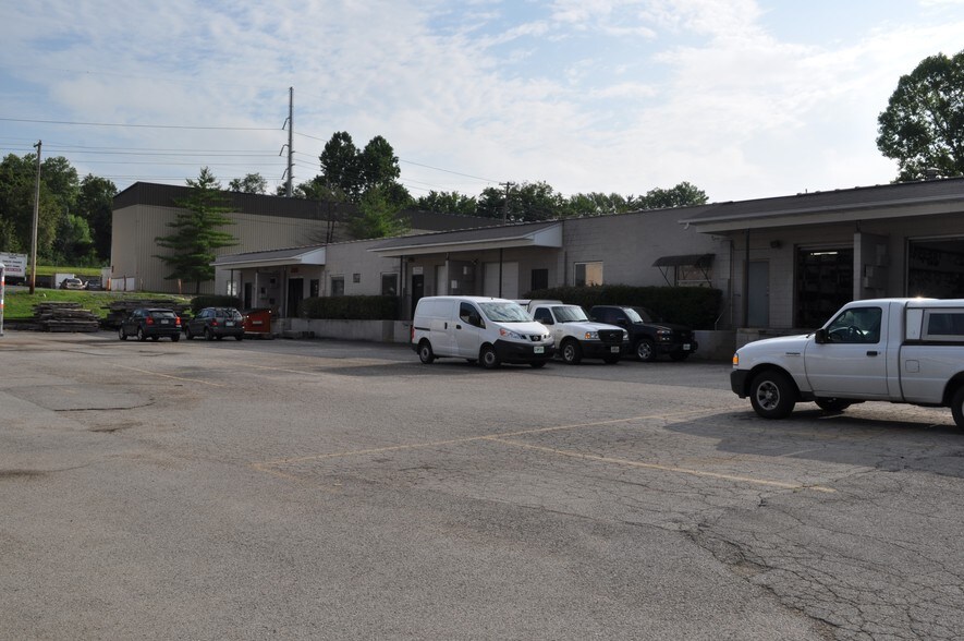More Photos Of 9410-9450 Watson Industrial Park Dr, Crestwood Warehouse For Lease