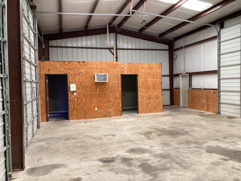 More Photos Of 1919 Golden Heights Rd, Fort Worth Unknown For Lease