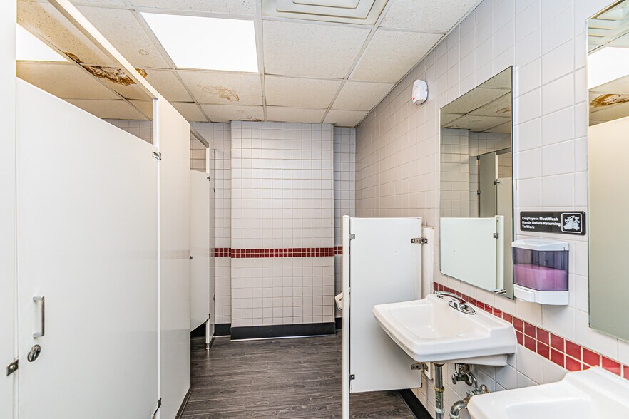 More Photos Of 1-11 S Prospect Ave, Park Ridge Restaurant For Lease