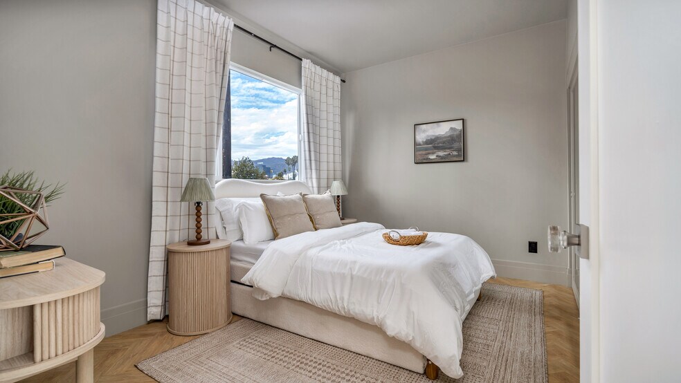 More Photos Of 1351 Seward St, Los Angeles Apartments For Sale