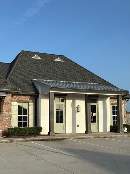 Primary Photo Of 1017 Apollo Rd, Scott Storefront For Lease