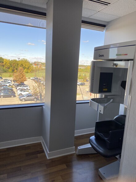 More Photos Of 1585 N Barrington Rd, Hoffman Estates Medical For Sale