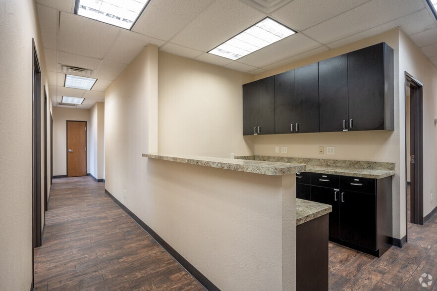 More Photos Of 6705 Heritage Pkwy, Rockwall Medical For Lease