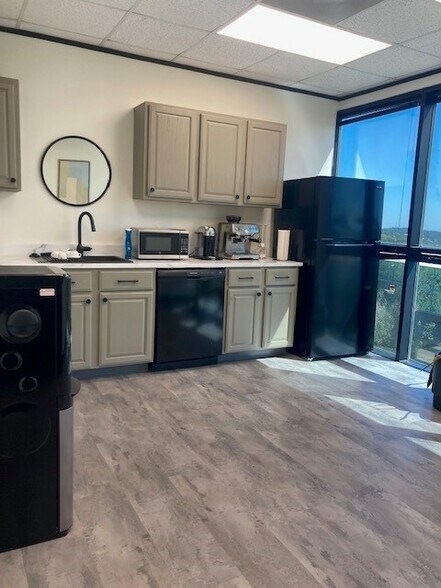 More Photos Of 500 Capital Of Texas Hwy N, Austin Office For Lease