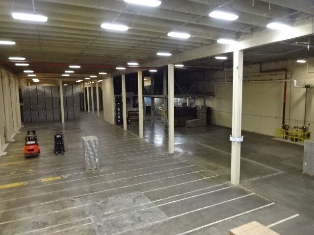 More Photos Of 4930 Hayes Ave, Plover Distribution For Lease