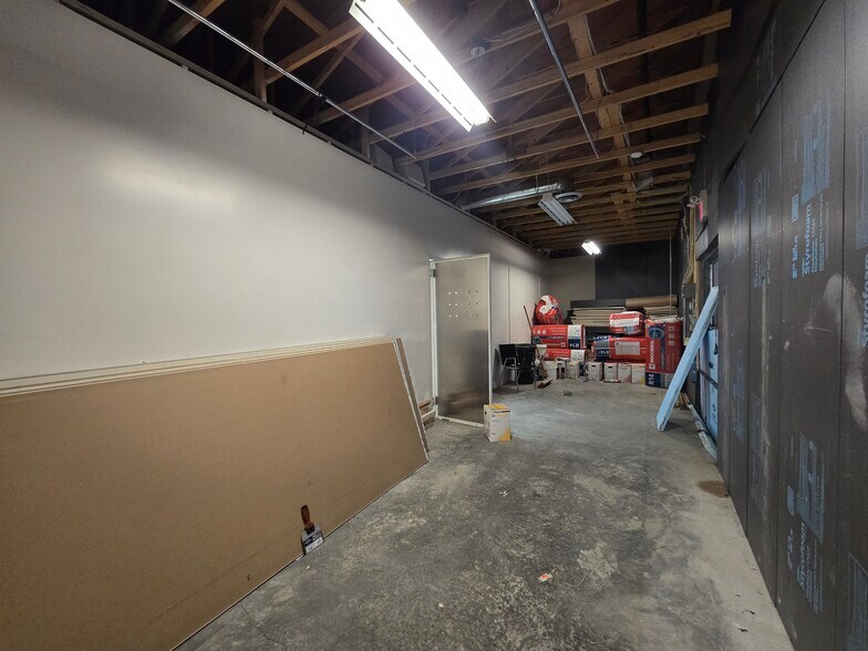 More Photos Of 1155 5th Ave, Valemount Storefront For Lease