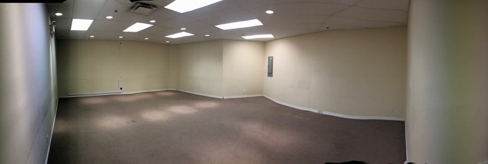 More Photos Of 3242 Westwood St, Port Coquitlam Storefront Retail Office For Lease