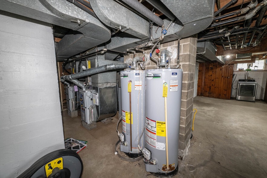 More Photos Of 349 Orchard Dr, Oakwood Apartments For Sale