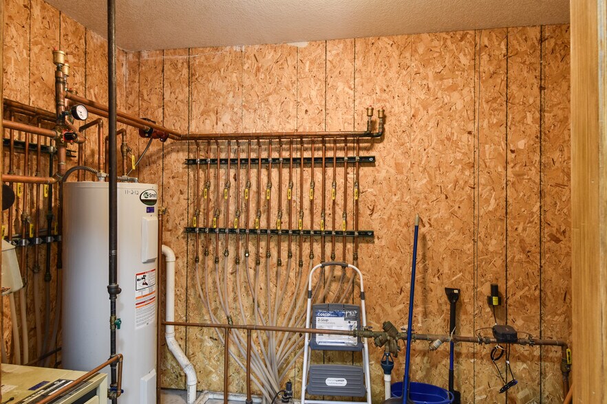 More Photos Of 1311 N Division St, Pontiac Warehouse For Lease