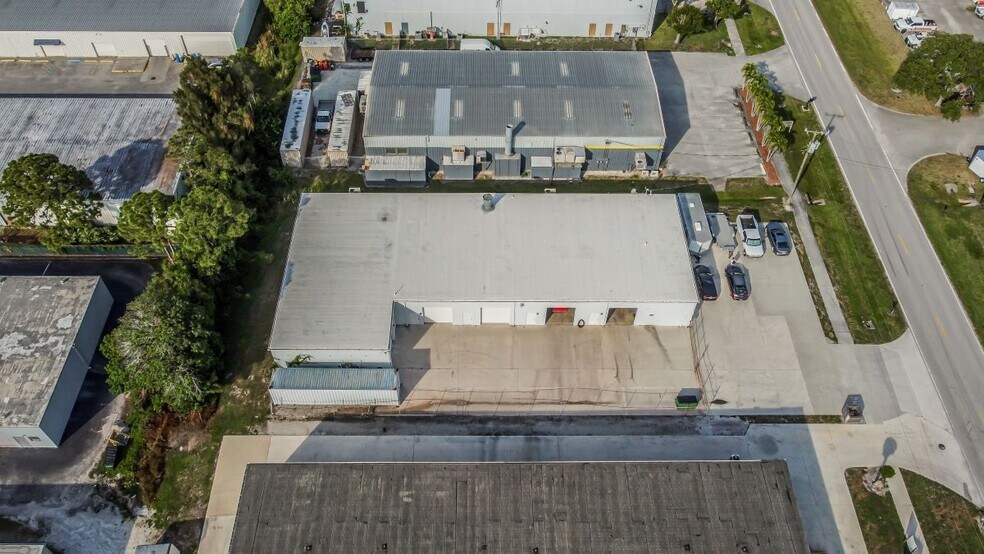 More Photos Of 3231 SE Slater St, Stuart Warehouse For Sale