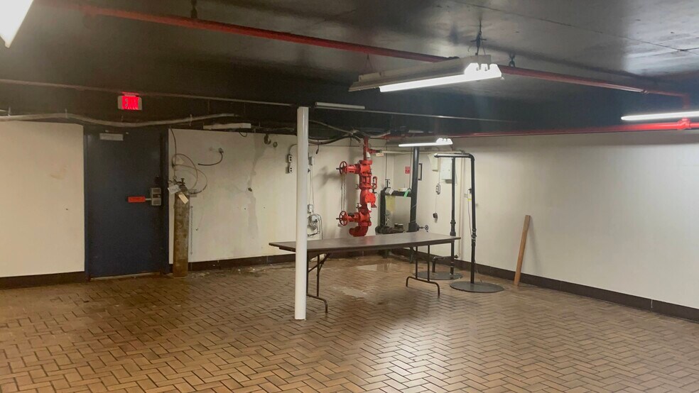 More Photos Of 17431 Dix Rd, Melvindale Fast Food For Lease