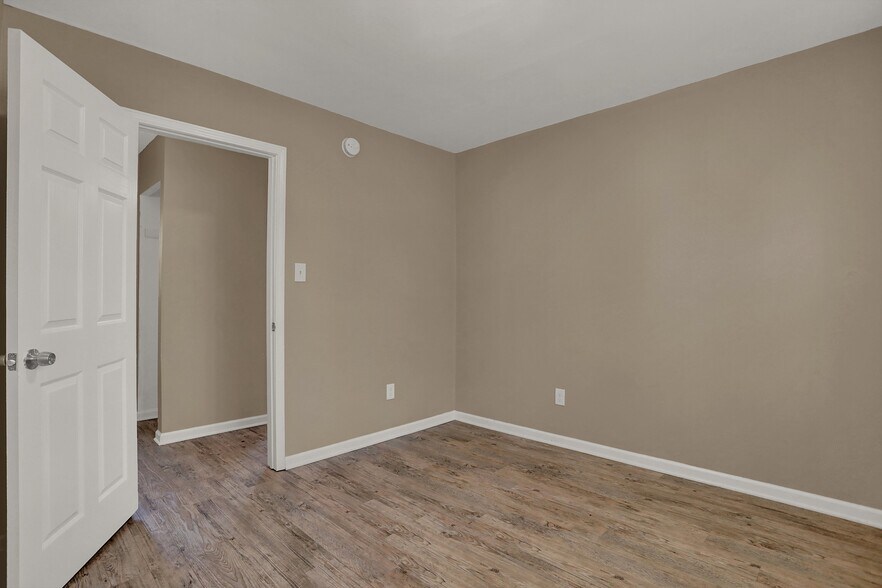 More Photos Of 1572 Hanauer St, Memphis Apartments For Sale